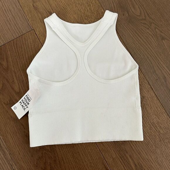 NWT Ribbed Hollister cropped tank - Picture 3 of 5